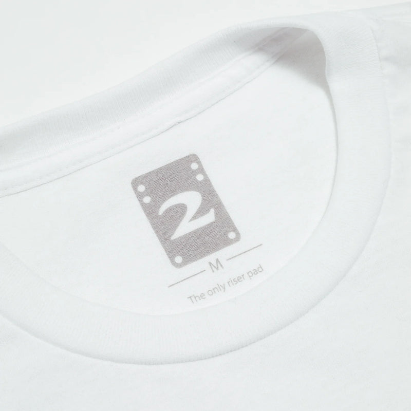 2 Riser Pads T-Shirt Logo White neck tag detail
