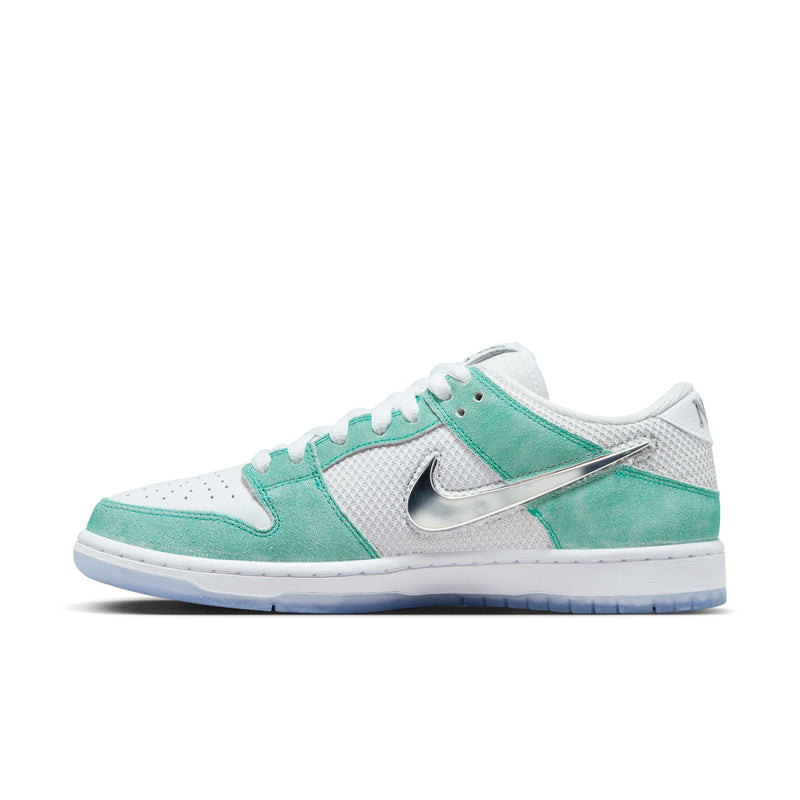 Nike SB Dunk Low Pro QS April in step view
