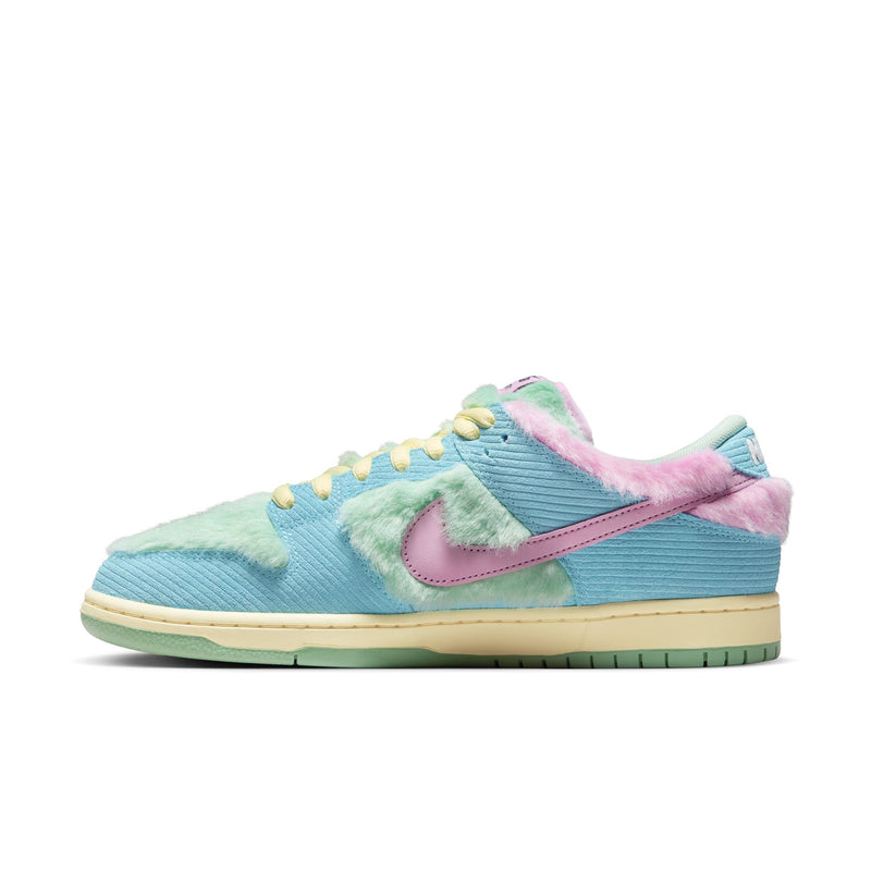 Nike SB Dunk Low Pro QS Verdy Visty in step view