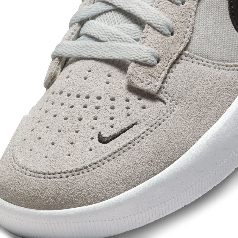 Nike SB Force 58 Photon Dust/Black-White toe detail