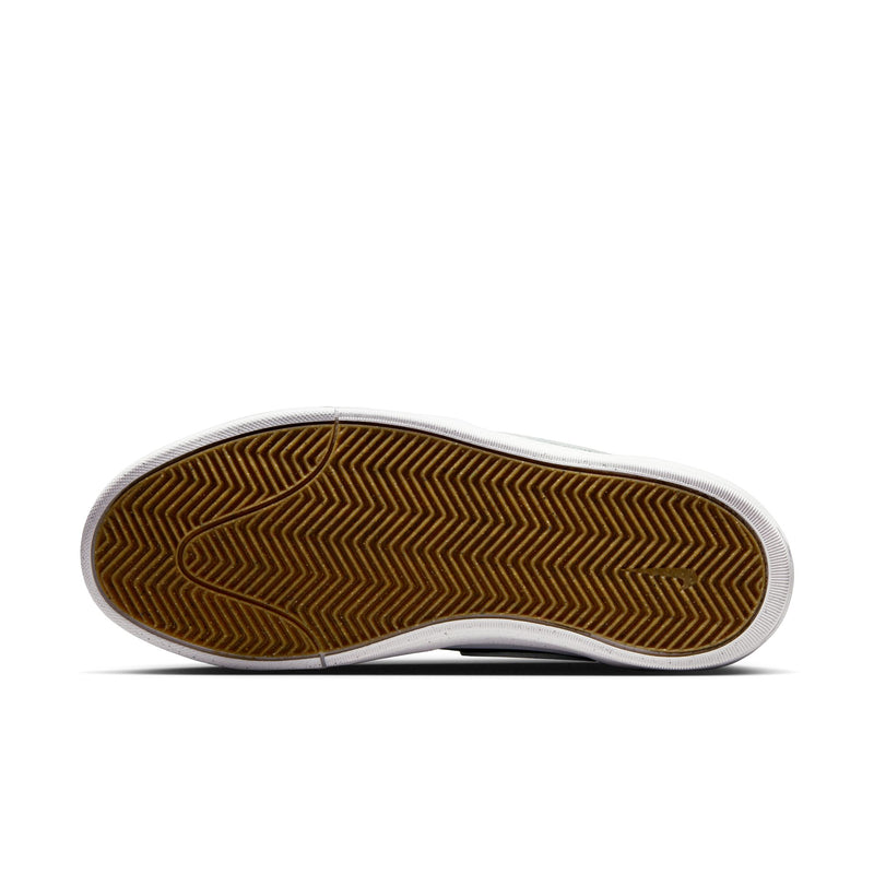 Nike SB React Leo Black/White-Black-Gum Light Brown sole view