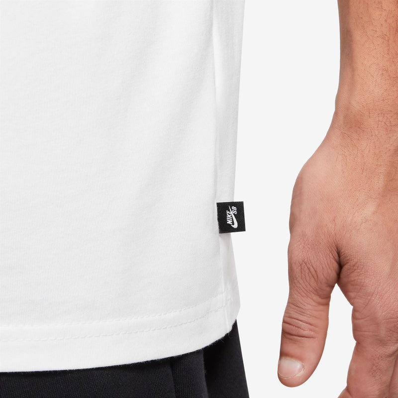 Nike SB T-Shirt Dunk Team White woven tag detail