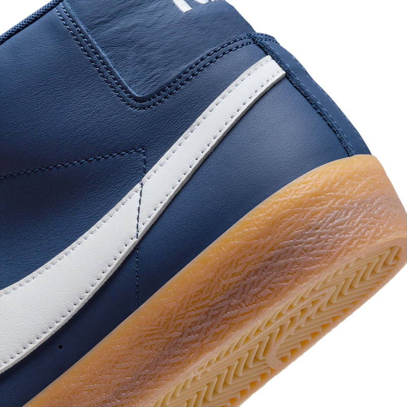 Nike SB Zoom Blazer Mid ISO Navy/White-Navy-Gum Light Brown heel detail