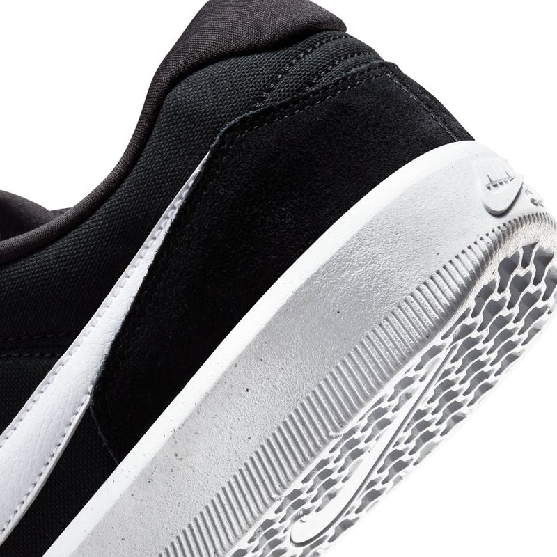Nike SB Force 58 Black/White sole detail