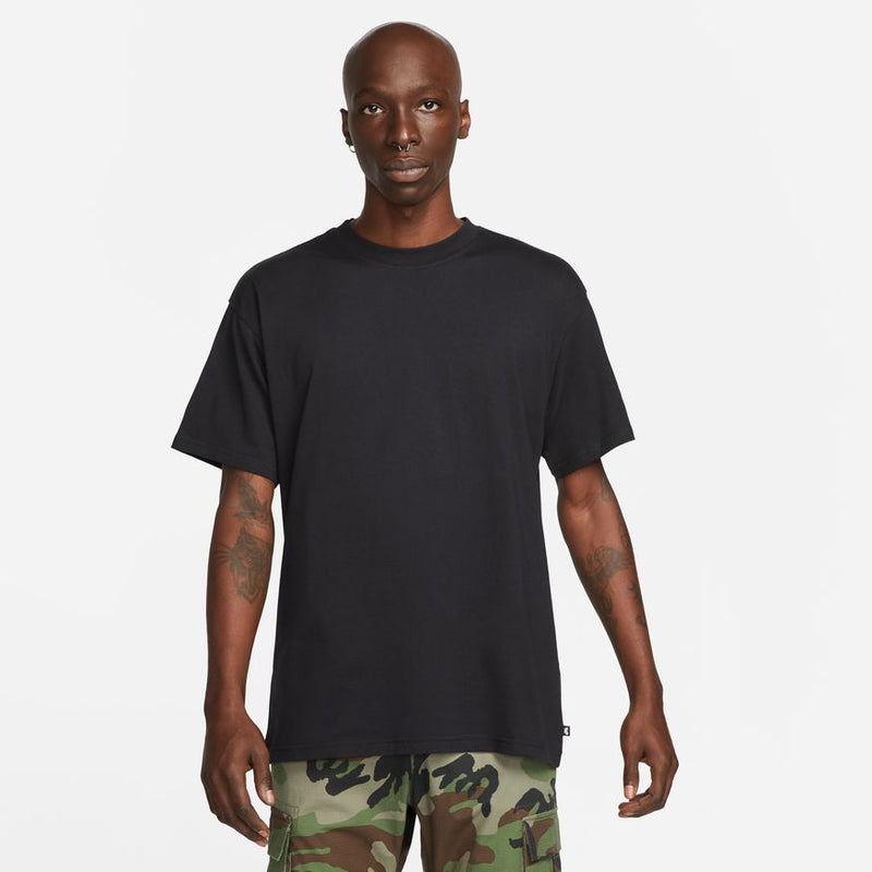 Nike SB T-Shirt Essentials Black model with septum piercing and no hair