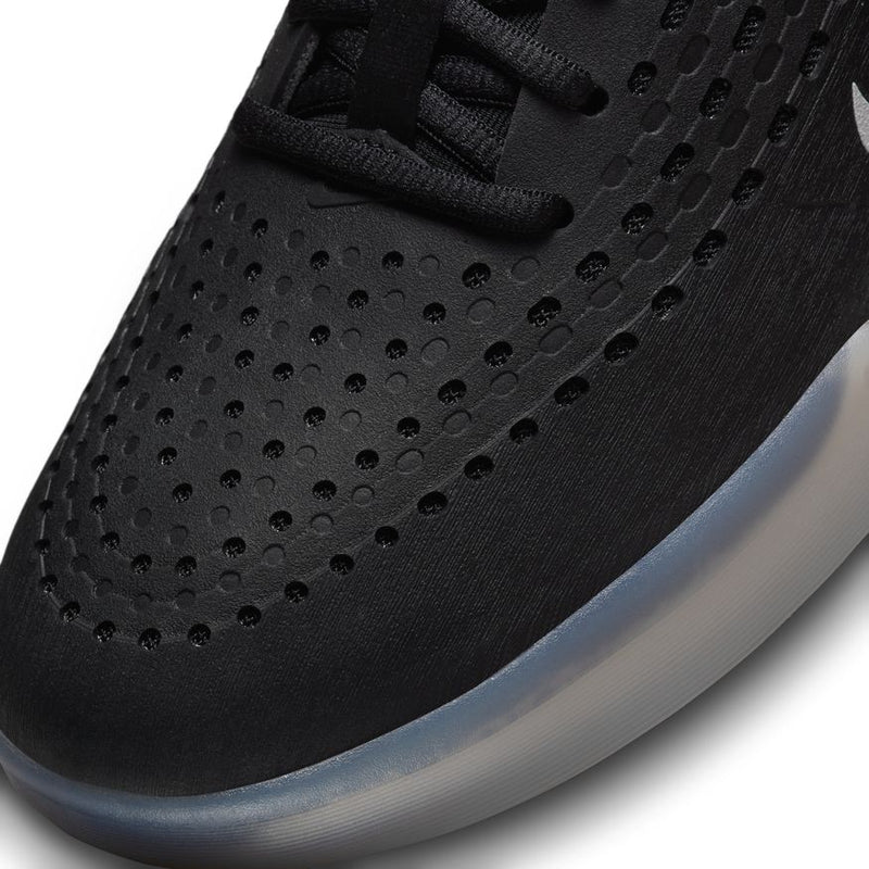 Nike SB Zoom Nyjah 3 Black/White-Black-Summit White toe detail